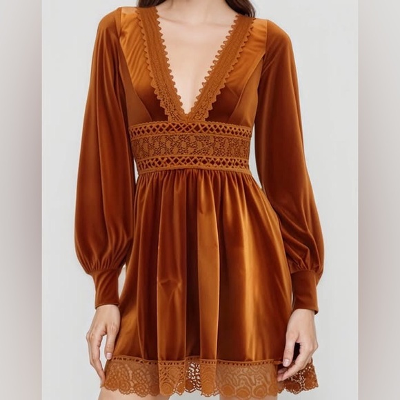 CIDER VELVET PLUNGING V-NECK BOHO CROCHET LACE TRIM BABYDOLL MINI DRESS - xl - Picture 3 of 4